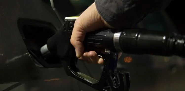 Benzine büyük zam bekleniyor