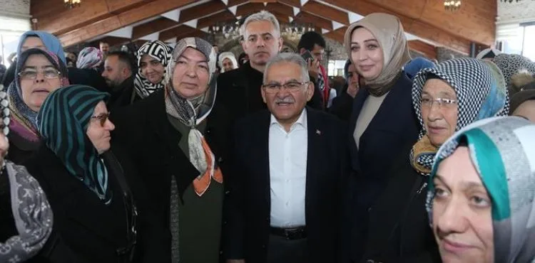BAŞKAN BÜYÜKKILIÇ’TAN KADINLARA: “BAŞIMIZIN TACISINIZ”