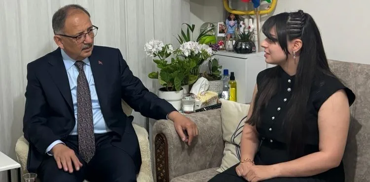 BAKAN MEHMET ÖZHASEKİ AYLİN KARAKUŞ’U ZİYARET ETTİ