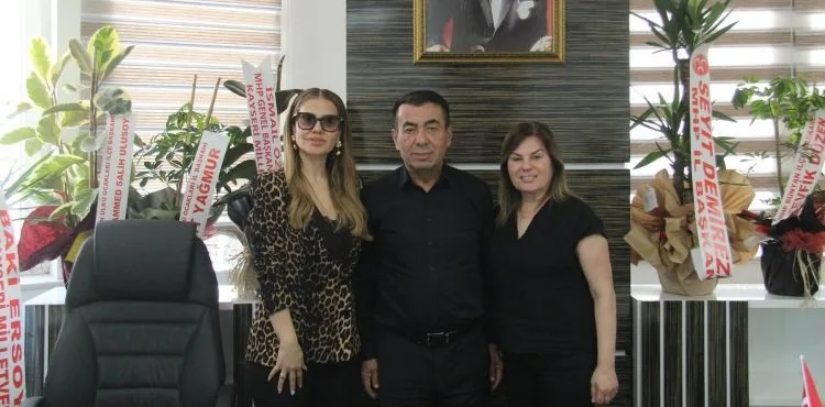 Ünlü Sanatçı Lara, Başkanımız Selahattin Metin'i ziyaret etti.
