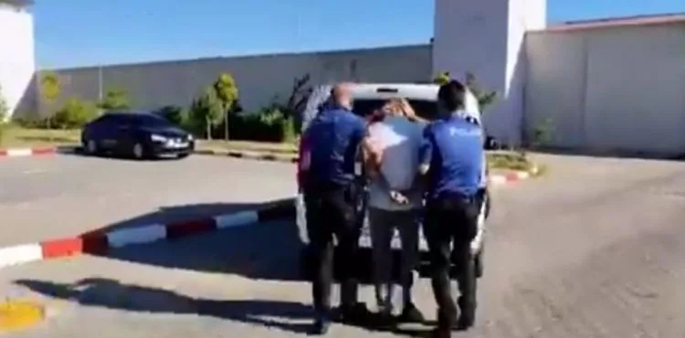Uygulama sırasında polis memuruna çarpıp kaçan şahıs tutuklandı