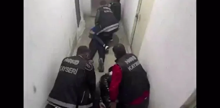 Uyuşturucu madde ticaretinden 9 kişi yakalandı