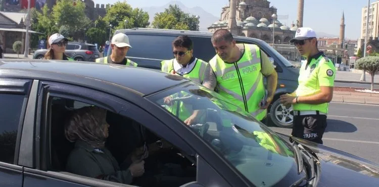‘Beyaz Bastonu Fark Et’ etkinliği ile sürücülere bilgilendirmeler yapıldı
