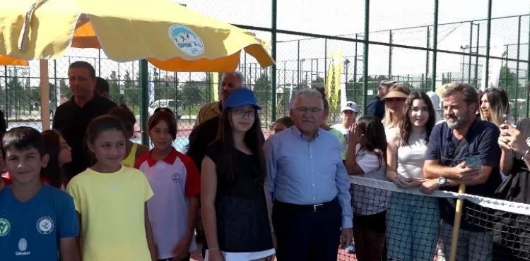 MİNİK SPORCU VE VELİLERDEN ULUSAL 12 YAŞ HAFTA SONU TENİS TURNUVASI’NA TAM NOT