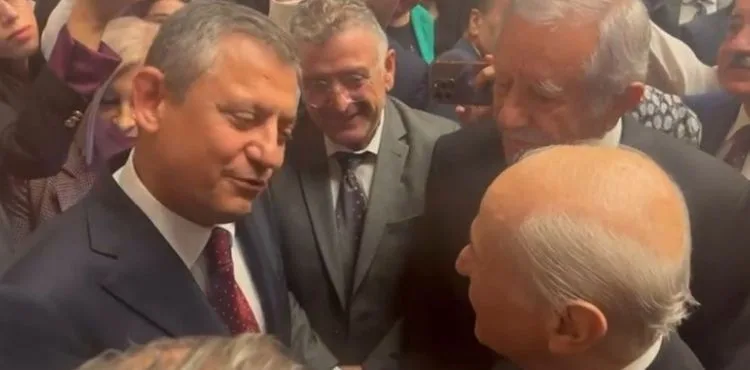 Özel ve Bahçeli ayaküstü sohbet etti