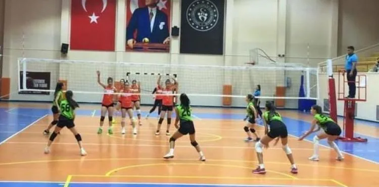 Kayseri’de voleybol kadınlar alt yaş kategorilerine rekor katılım