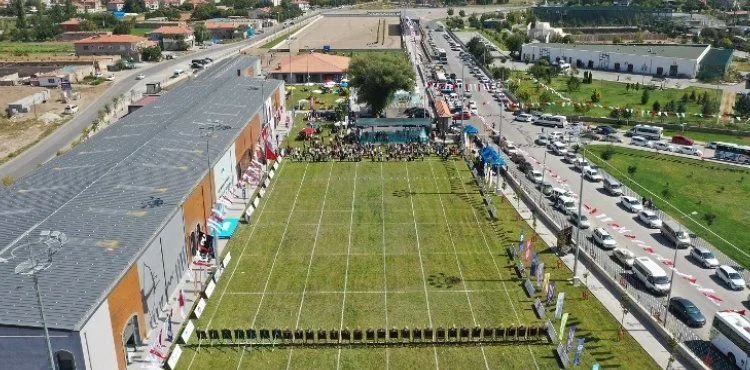 TÜRKİYE’NİN EN MODERN TESİSİNDE BİNİCİLİK VE OKÇULUK EĞİTİMLERİ YOĞUN İLGİ GÖRÜYOR