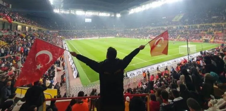 MİLLİ MAÇ COŞKUSUNU DOSTANE YAŞATAN KAYSERİ, HER KESİMDEN TAM NOT ALDI