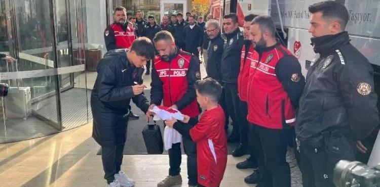 A Milli Futbol Takımı, Karadağ'a hareket etti