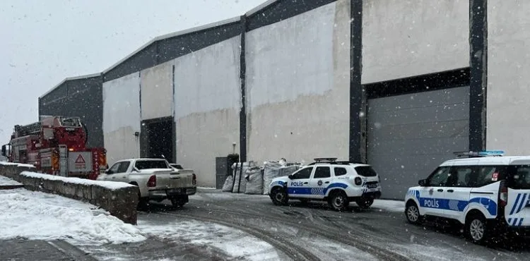 Tamir için girdiği plastik doğrama kazanında öldü
