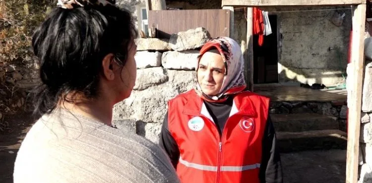 KAYSERİ BÜYÜKŞEHİR’DEN İHTİYAÇ SAHİBİ AİLEYE YARDIM ELİ