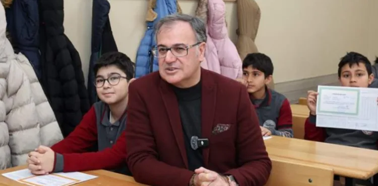 BAŞKAN ÖZDOĞAN, ÖĞRENCİLERİN KARNE SEVİNCİNE ORTAK OLDU