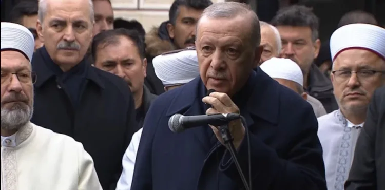 Cumhurbaşkanı Erdoğan, otel yangınında ölen ailenin cenazesine katıldı
