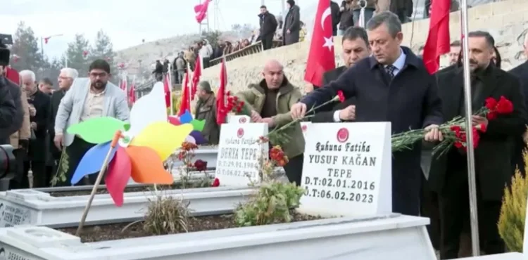 Özgür Özel'den Deprem Şehitliği ziyareti