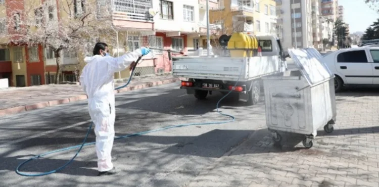 BAHARIN AYLARININ GELMESİYLE MELİKGAZİ BELEDİYESİ İLAÇLAMA ÇALIŞMALARINA BAŞLADI