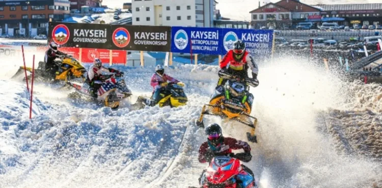 Dünya Kar Motosikleti Şampiyonası, spor ve kış turizmini buluşturdu