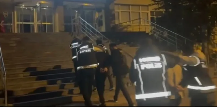 Kayseri Hafif ticari araçta 9 kilo metamfetamin ele geçirildi; 3 gözaltı