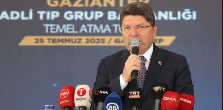 Bakan Tunç: Darbeciler tarafından yazılmış olması bile anayasanın değiştirilmesi için geçerli sebep