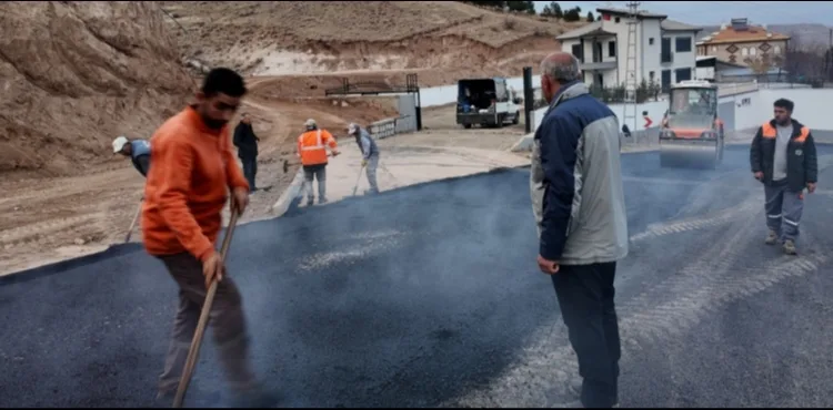 BÜYÜKŞEHİR’DEN ÖZVATAN KÜPELİ MAHALLESİ’NDE 5 BİN 300 TON SICAK ASFALT İLE KONFORLU ULAŞIM