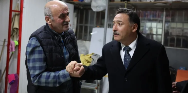 Vali Gökmen Çiçek, Kocasinan ilçesi Mithatpaşa Mahallesi’ni ziyaret etti.