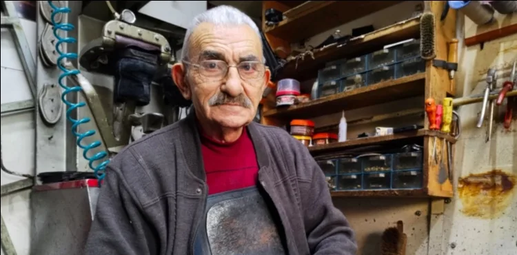 78 yaşındaki ayakkabı tamircisi: Şimdiki ayakkabıları kışlık diye üretiyorlar ama hepsi kayıyor