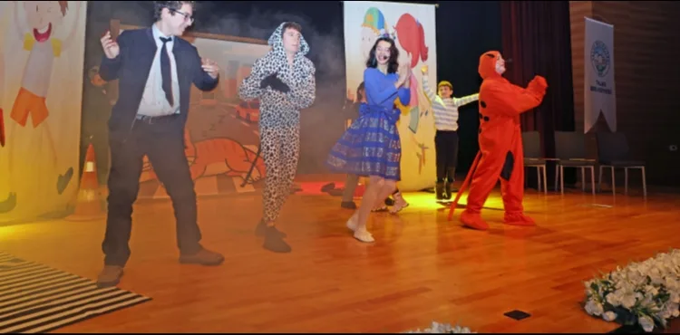 BAŞKAN AMCA'NIN ÇOCUKLARA HEDİYESİ DEVAM EDİYOR
