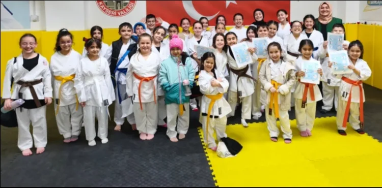 Yeşilay Şubesi’nden bağımlılıkla mücadele semineri