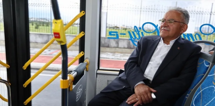 BAŞKAN BÜYÜKKILIÇ, ELEKTRİKLİ OTOBÜSÜN TEST SÜRÜŞÜNE KATILDI: TOPLU TAŞIMADA YEŞİL DÖNÜŞÜM