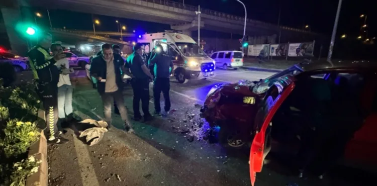 Polis Aracının Karıştığı Zincirleme Kazada 2 Yaralı
