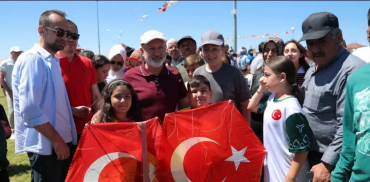 KOCASİNAN’DA GÖKYÜZÜ RENKLENDİ