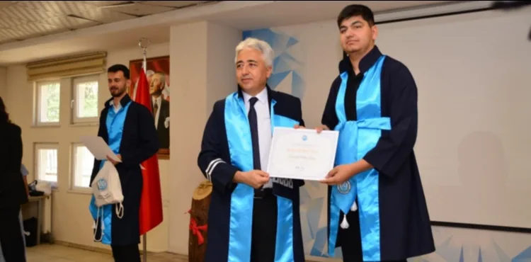 Kayseri Üniversitesi Yahyalı MYO'da Mezuniyet ve Şed Kuşanma Töreni Düzenlendi