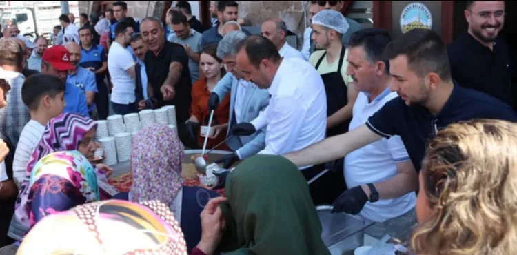 İncesu'da vatandaşlara aşure ikram edildi