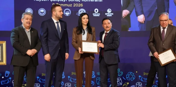TÜRKİYE SIFIR ATIK ÇALIŞTAYI SONUÇ KONFERANSI’NDA KAYSERİ BÜYÜKŞEHİR’E TEŞEKKÜR PLAKETİ