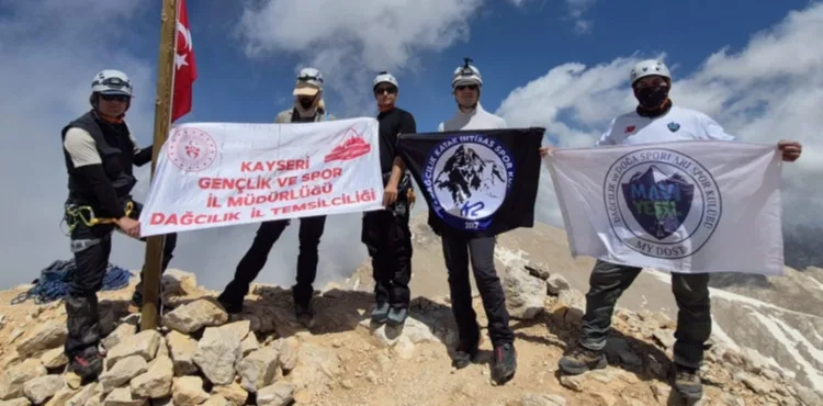 Dağcılar Aladağlar'da 10 zirveye ulaştı