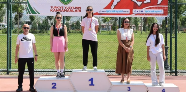 BÜYÜKŞEHİR'İN 15 TEMMUZ TENİS TURNUVASI ŞAMPİYONLARI BELLİ OLDU