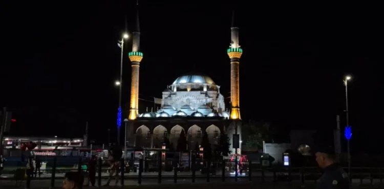 15 Temmuz şehitleri için camilerde sela okundu