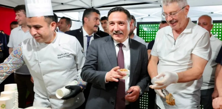 Kayseri Şeker'den 15 Temmuz Anma Programında Vatandaşlara Helva İkramı