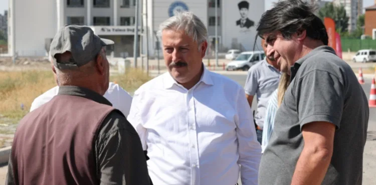 MELİKGAZİ, KENTSEL DÖNÜŞÜM ÇALIŞMALARI İLE İLÇENİN ÇEHRESİNİ GÜZELLEŞTİRMEYE DEVAM EDİYOR