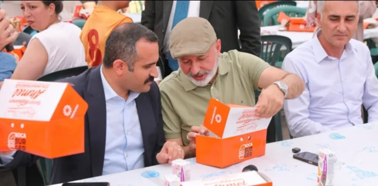 BAŞKAN ÇOLAKBAYRAKDAR, ERVA SPOR KULÜPLERİNDEKİ ÖĞRENCİLER VE AİLELERİYLE BULUŞTU