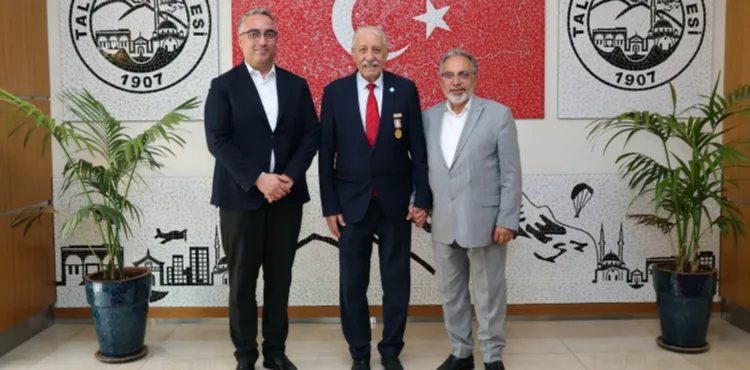 KKTC AKSAKALI ÖKSÜZOĞLU'NDAN TALAS BELEDİYESİNE ANLAMLI EMANET