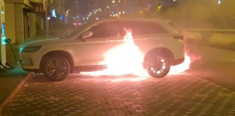 Kayseri’de elektrikli araç yangını