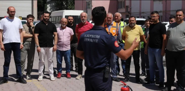 BÜYÜKŞEHİR'DEN EK HİZMET BİNASINDA DEPREM VE YANGIN TATBİKATI
