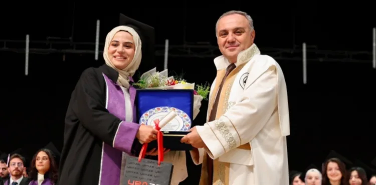 ERÜ Diş Hekimliği Fakültesi 17. Dönem Mezunlarını Verdi
