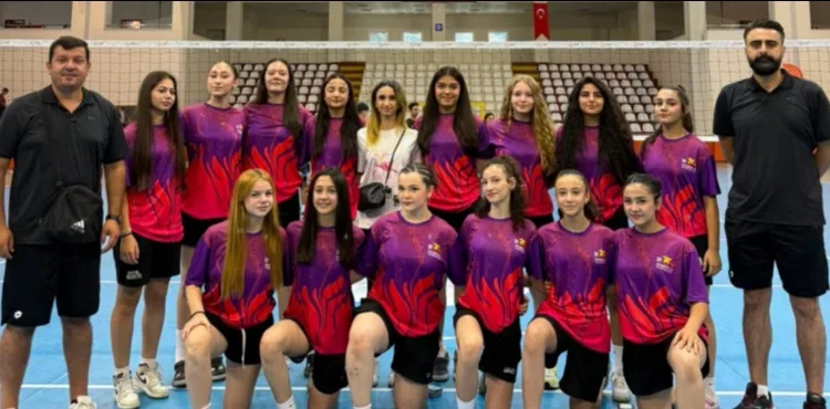 Kayseri Kız Voleybol Takımı Türkiye üçüncüsü oldu