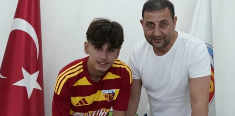 Kayserispor, Mikail Kulaksız ile profesyonel sözleşme imzaladı
