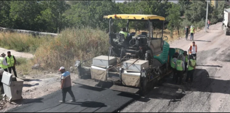 HACILAR’DA YOLLARA 1.450 TONLUK ASFALT DOKUNUŞU
