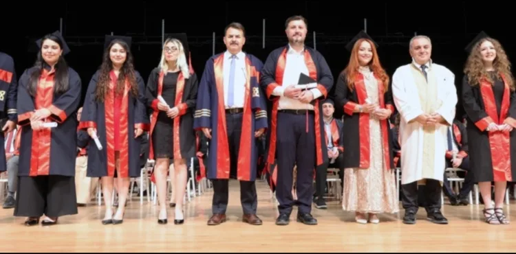 ERÜ’de lisansüstü mezuniyet sevinci yaşandı
