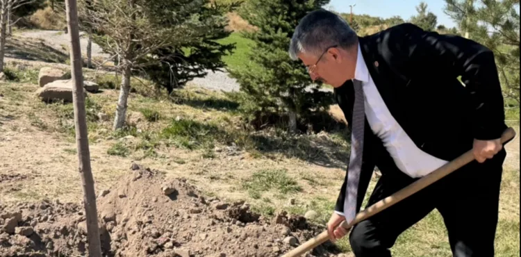 ÇOPUROĞLU: “GEÇMİŞİMİZİ RAHMETLE, GELECEĞİMİZİ FİDANLARLA YEŞERTELİM”