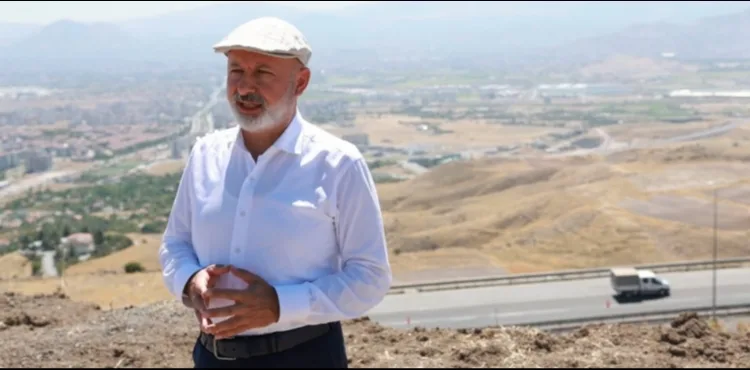 ERKİLET SEYİR TERASI, ERCİYES MANZARASI VE ŞANLI TÜRK BAYRAĞIYLA KAYSERİ’NİN YENİ SİMGESİ OLACAK