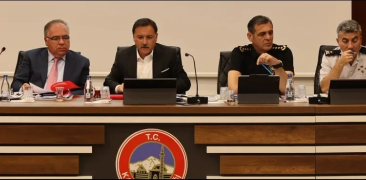 VALİ ÇİÇEK BAŞKANLIĞINDA YENİ ÖĞRETİM YILI HAZIRLIKLARI DEĞERLENDİRİLDİ
